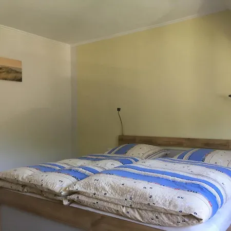 Weinhaus Lenartz-bleser Apartment Briedern